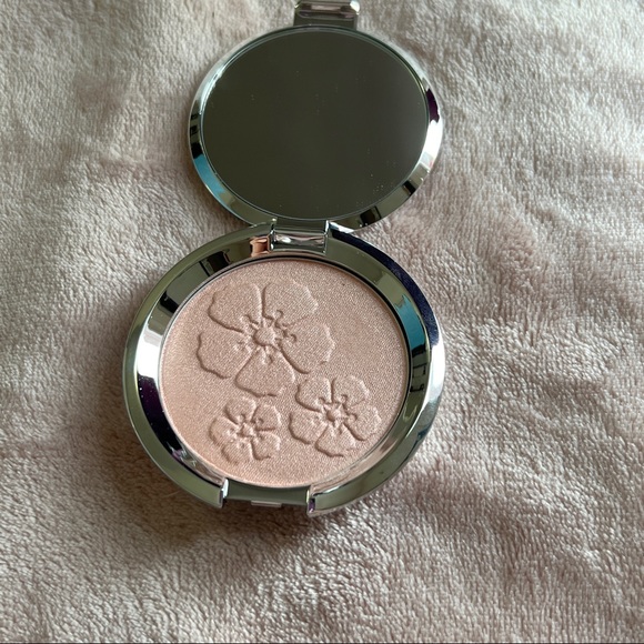 Becca passport to glow: korea (rose quartz) highlighter - Picture 5 of 6